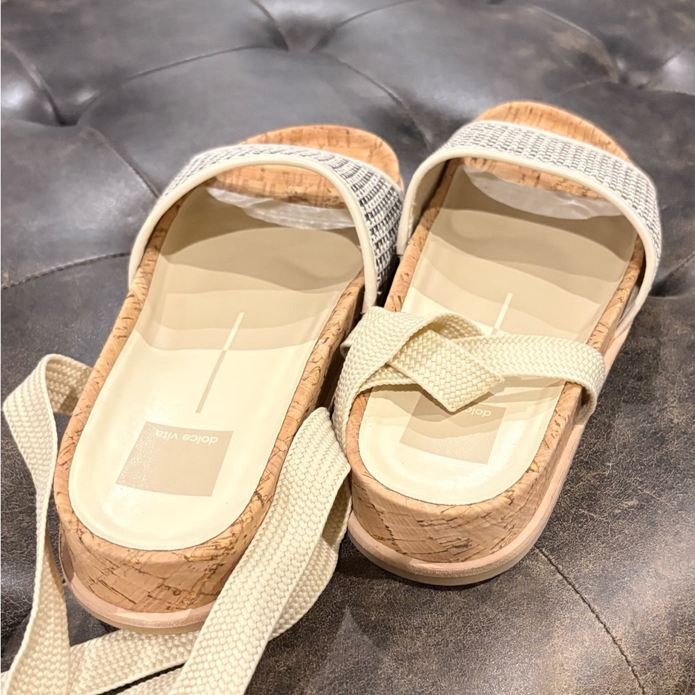 Dolce Vita Monochrome Woven Sandals - Picture 3 of 3
